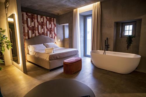 Posteľ alebo postele v izbe v ubytovaní CHARME Catania Central Suites