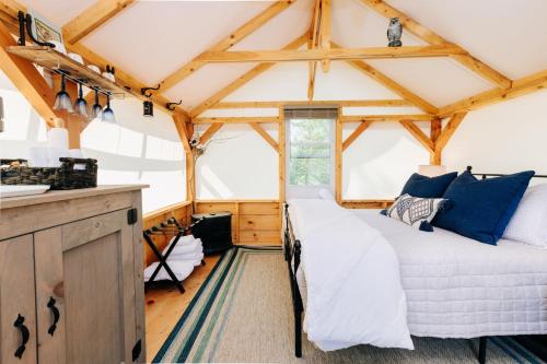a bedroom in a tiny house with a bed at Battenkill Glamping Resort in Cambridge