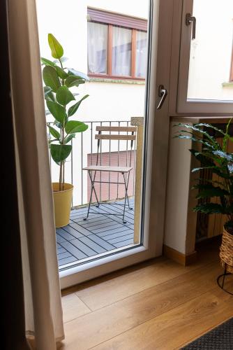 a door to a balcony with a table and a plant at Rialto 13 in Treviso