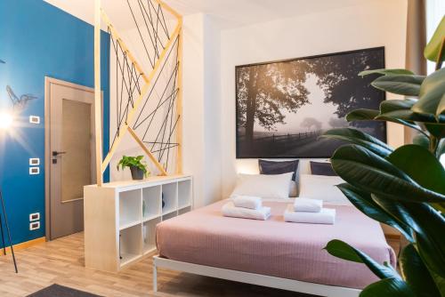a bedroom with a bed with a large painting on the wall at Rialto 13 in Treviso
