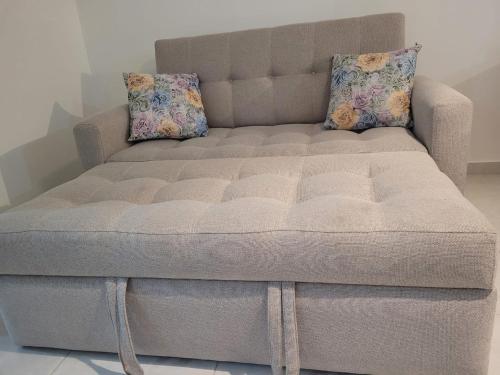 a couch with two pillows on top of it at Apartamento Bay View Panama cinta costera in Panama City