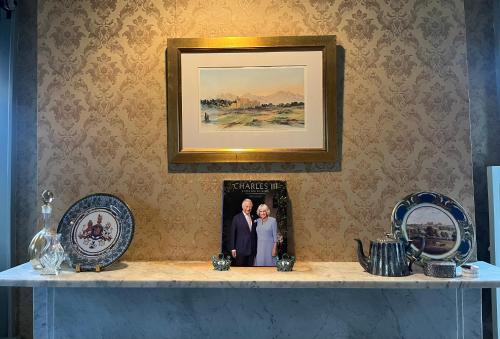 Гости Antique1242 British Bed & Breakfast