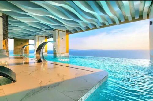 Bazén v ubytovaní Sea view apartment in Thailand alebo v jeho blízkosti