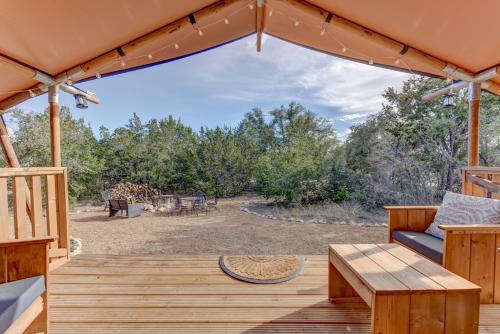 una terraza de madera con un banco y una mesa en Tent#2-Unique Glamping near Johnson City, Texas, en Johnson City