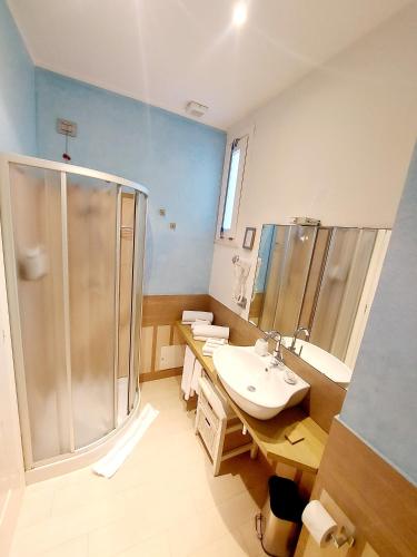 a bathroom with a shower and a sink at Hotel La Villa Del Mare in Cagliari