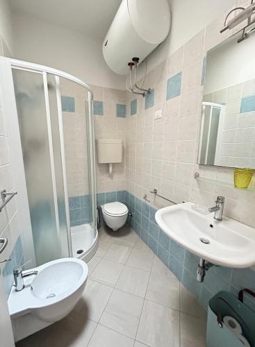a bathroom with a sink and a toilet and a shower at Venice Queen Apartments in Cavallino-Treporti