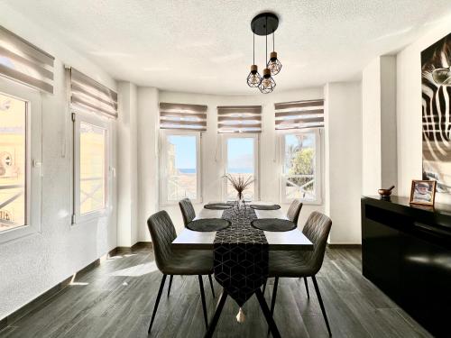 Posezení v ubytování Apartamento de lujo con piscina y vistas al mar en Torrevieja