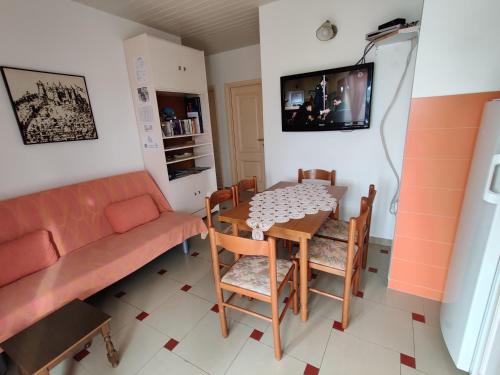 a living room with a table and a couch at Apartmani Petković in Zaboric