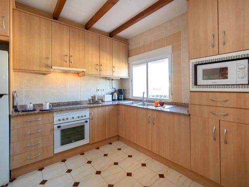 Kuchyň nebo kuchyňský kout v ubytování Villa Marfilena by Interhome