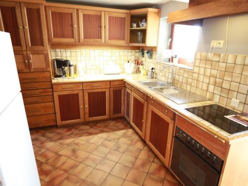 Kuchyň nebo kuchyňský kout v ubytování Holiday Home Gîte rural Mamijana by Interhome