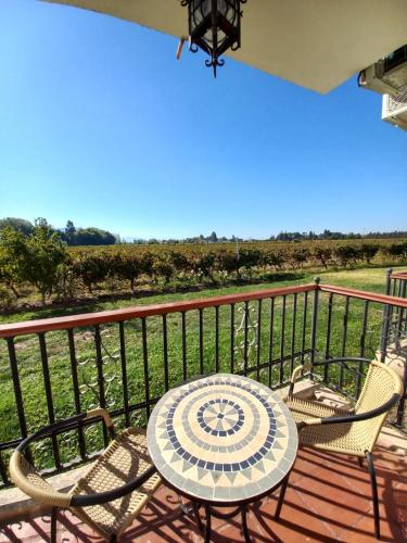 a patio with a table and chairs on a balcony at Hotel Terraviña in Santa Cruz