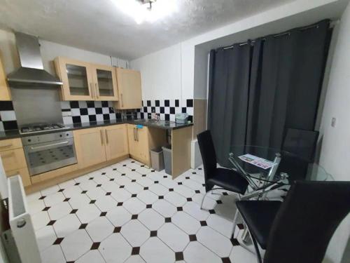 Kuchyň nebo kuchyňský kout v ubytování Double Bedroom WA Greater Manchester