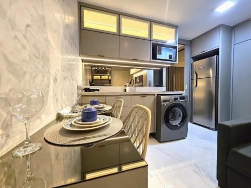 Kuchyň nebo kuchyňský kout v ubytování SAINT TROPEZ BLOCO G APT 205 · Apartamento novo e reformado, Sudoeste QMSW 05