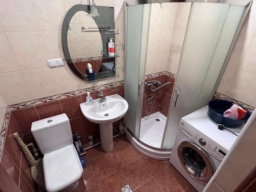 a bathroom with a toilet sink and a shower at Glendel hilz in Yerevan