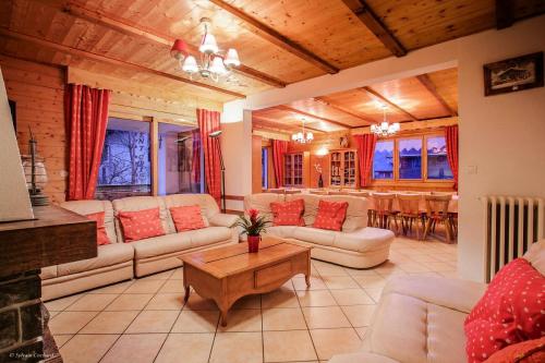 Chalet à La Chapelle d'Abondance proche pistes - 10 Pièces 20 personnes MAE-8779