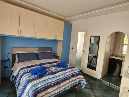 a bedroom with a bed with blue towels on it at A terrace on the sea in Maiori