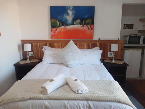 a bedroom with a bed with two towels on it at Sweet Dreams Guest House Schweizer Reneke in Schweizer-Reineke