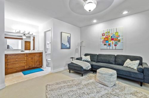 a living room with a couch and a bathroom at Villa del Sol Montana - A Ryson Property in Palm Springs