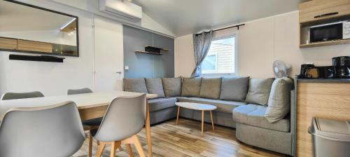 Photo de la galerie de l'établissement Nice mobil home with pool, à Fréjus