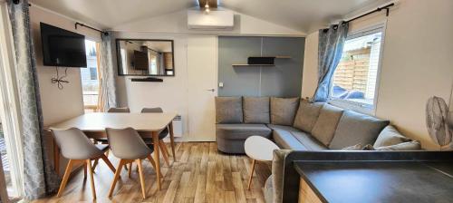 Photo de la galerie de l'établissement Nice mobil home with pool, à Fréjus