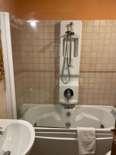 a bathroom with a bath tub and a sink at Osteria Del Borgo B&B in Montepulciano