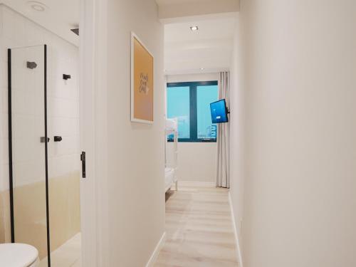 a bathroom with a toilet and a tv on a wall at Apê Pátio Paulista in Sao Paulo