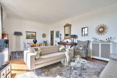Fotografie z fotogalerie ubytování Charming apartment with Eiffel Tower view v Paříži