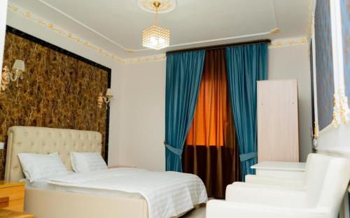 מיטה או מיטות בחדר ב-Hotel Antalya