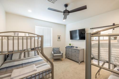 a bedroom with two bunk beds and a ceiling fan at Casa Ledges in Ivins