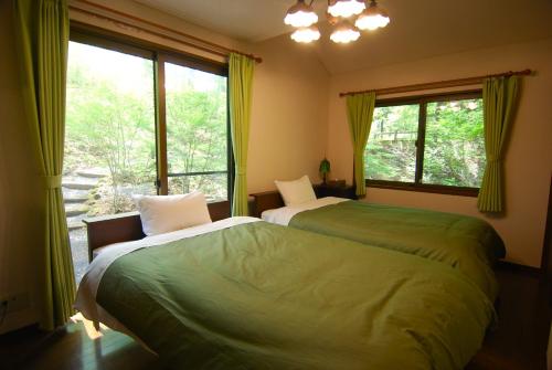 Rental Villa Karuizawa Honors Hill - Vacation STAY 01416v tesisinde bir odada yatak veya yataklar