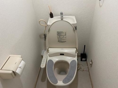 a small bathroom with a toilet with the lid up at ＴＡＪＩＭＡ ＢＡＳＥ - Vacation STAY 16245 in Fukuoka