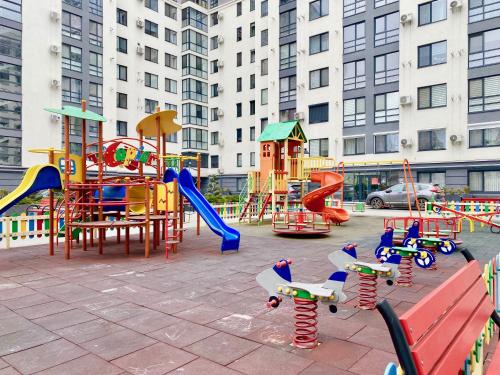 Ο χώρος παιχνιδιού για παιδιά στο Apartament AirPort Chisinau