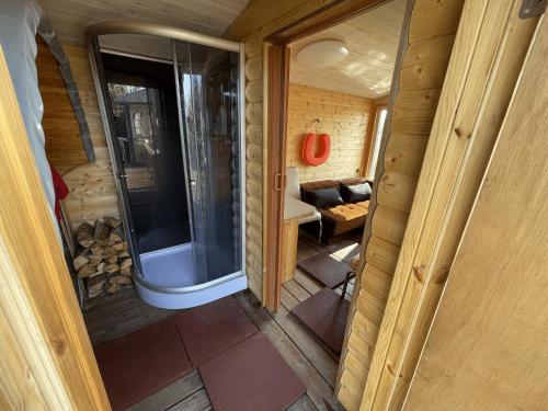 una vista interior de una casa pequeña con una puerta de cristal en Seaside Retreat with Hot tub,Sauna, Pool & BBQ, en Lao