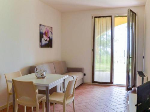 een woonkamer met een tafel en een bank bij Apartment Karina-2 by Interhome in Moniga