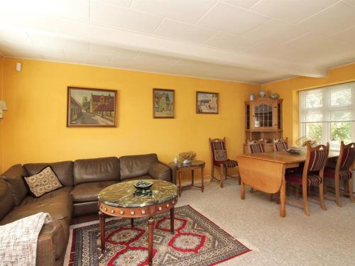 sala de estar con sofá y mesa en Holiday Home Albertine - 600m from the sea in Lolland- Falster and Mon by Interhome en Stege