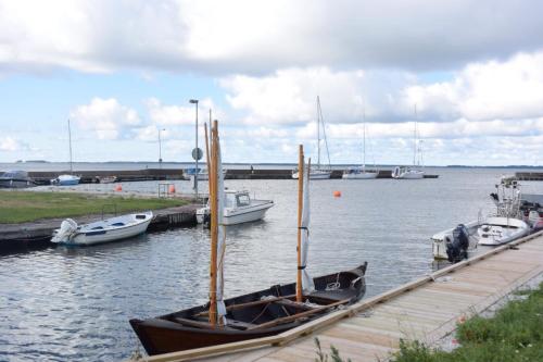 a group of boats are docked at a dock at Ljugarn Semesterby in Ljugarn