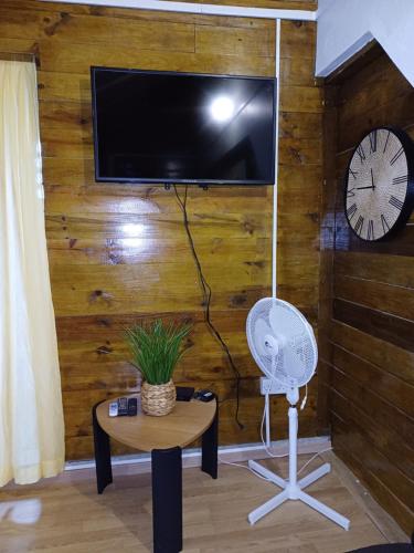 TV a/nebo společenská místnost v ubytování portsmouth Cottage Haven Escapes