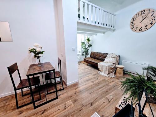 Photo de la galerie de l'établissement Charme Parfumé Studio 4 couchages clim, à Grasse