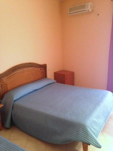 a bedroom with a bed with a blue blanket at B Palace in Ardea