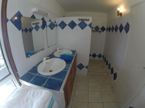 Et badeværelse på Gîte Pirates des Caraïbes