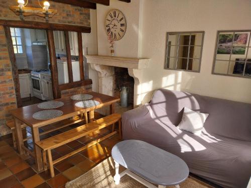 Photo de la galerie de l'établissement Maison de plain-pied en Berry avec parking, draps et ménage inclus - FR-1-591-354, à Rosnay