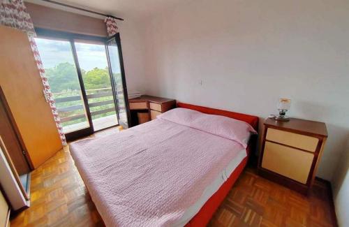 Apartments with parking space Rab - 22497