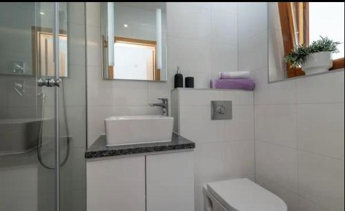 Apartments with parking space Trogir - 22505