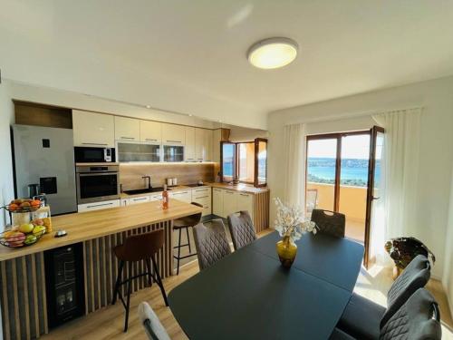 Apartments with parking space Trogir - 22505