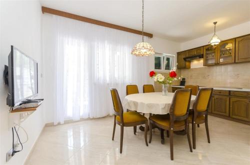 Apartments with parking space Vodice - 22557
