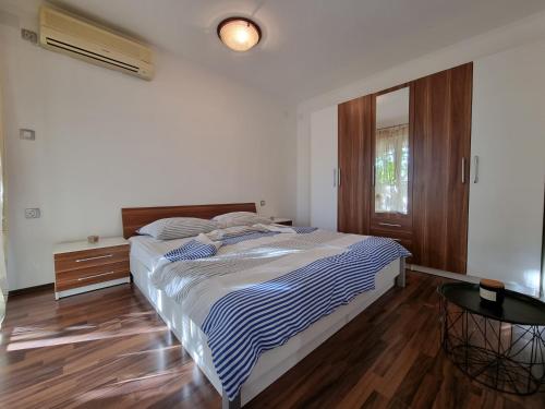Apartments with parking space Crikvenica - 22581