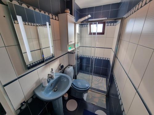 Apartments with parking space Crikvenica - 22581