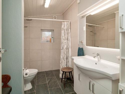 Koupelna v ubytování 4 person holiday home in Grevinge-By Traum