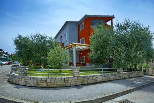 Apartments with parking space Umag - 22649