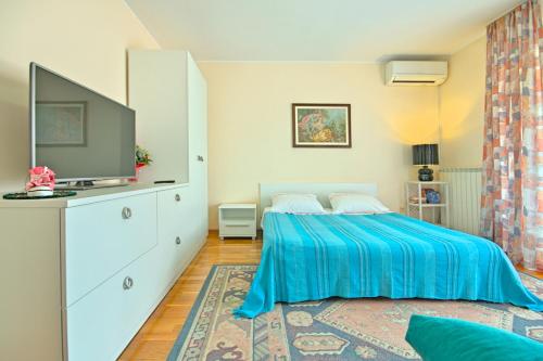 Apartments with parking space Umag - 22649
